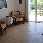 Hotel White
