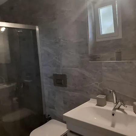 Hotel White *