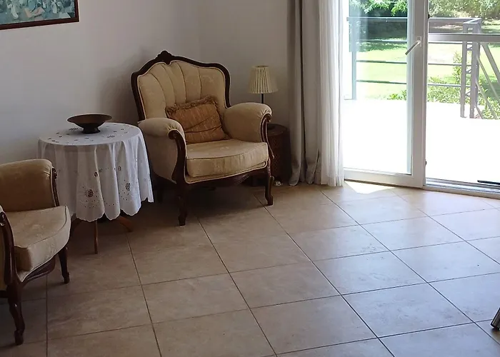 Hotel White