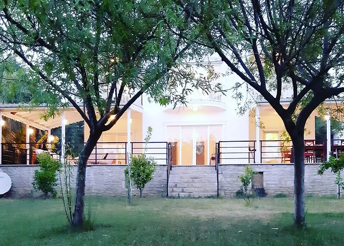 White فندق داتْشا